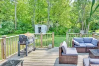 2 Mi to Lake Michigan: Pet-Friendly Sawyer Apt - Wifi