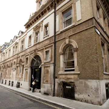 YHA London St Paul's Отели рядом с достопримечательностью «Саутворк»