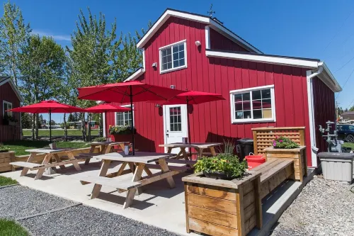 Stardust Inn and Chalets Hotels in Pincher Creek
