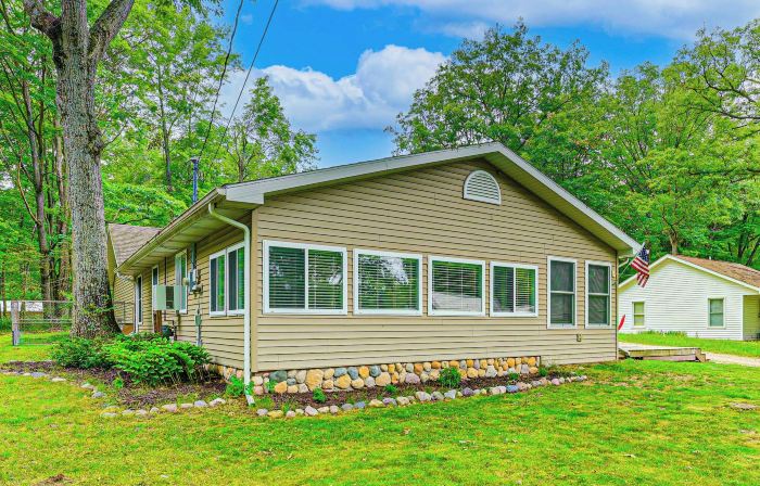 2 MI to the Lake Mecosta Getaway with Fire Pit!