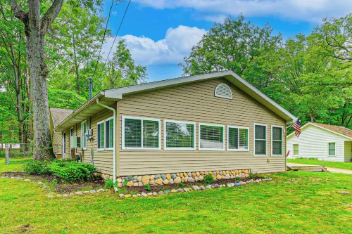 2 MI to the Lake Mecosta Getaway with Fire Pit!