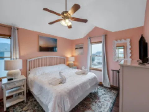 Beautiful Obx Home W. Pristine Views 6 Bedroom Cottage by RedAwning Hotels in Corolla