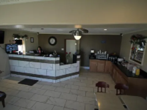 Executive Inn Snyder فنادق في سنايدر