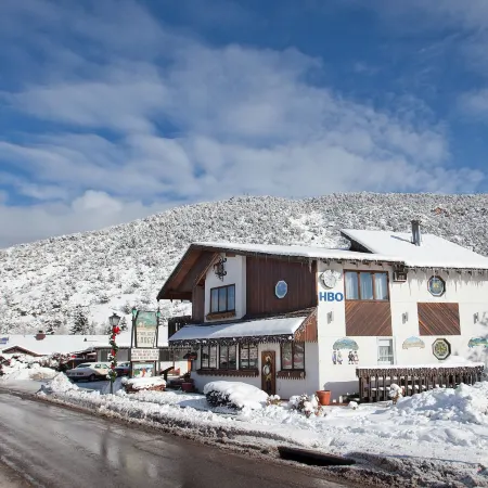 Starlight Lodge
