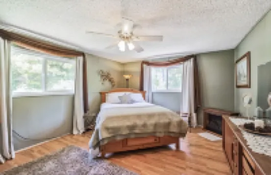 Charming Pet Friendly Coastal Getaway 3 Bedroom Home by Redawning