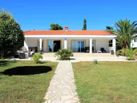 Apartment on the Sea-Great New Equipment, Free WiFi Hotels in Vir