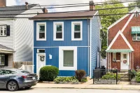 Walk to Walnut St: ‘Shadyside House’ w/ Deck - บังกะโล