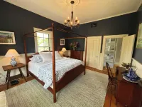 Charming Victorian Estate with AC, WiFi with water views in East Boothbay