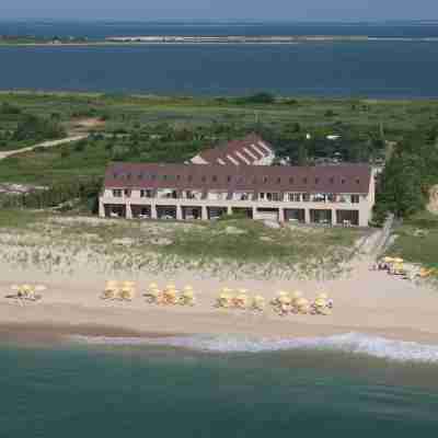 Windward Shores Hotel Exterior