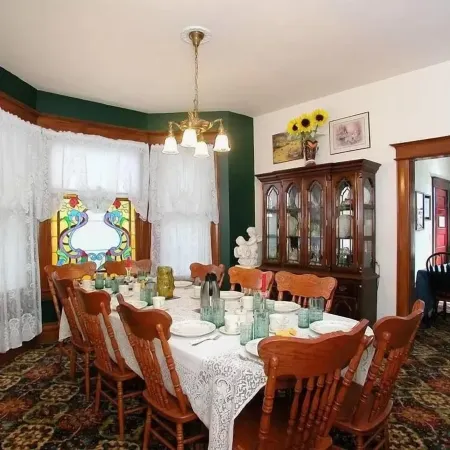 Spurs n Lace Bed & Breakfast Inn Отели рядом с достопримечательностью «Сад богов»