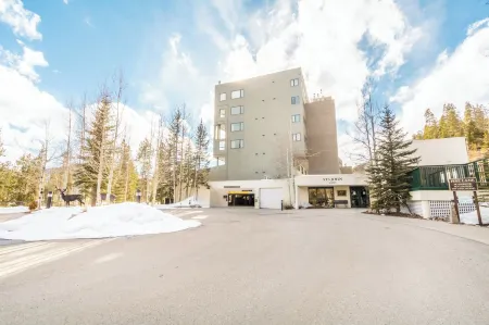 Saints John 2503 by Summit County Mountain Retreats Отели в г. Диллон