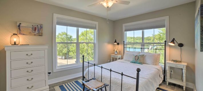 Bright & Airy Home: Chef's Kitchen & Pro Decor! Hotels in LaPorte County