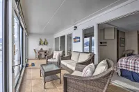 Mtn Views, Ground Floor: Rec Path and Lake Access - Swimmingpools