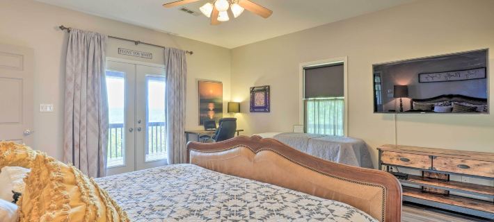 Beaver Lake Home w/ Game Room, Boat Slip & Views! Hotels in Cedar Township