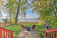 Lakefront Home w/ Game Room, Theater & Dock! - Balkoner