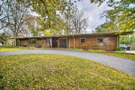 Fenced Yard Fox River Grove Home, Dogs Welcome