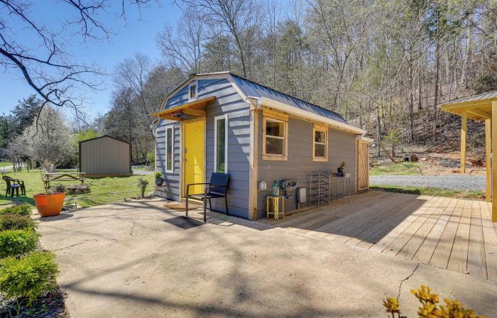 'Blue Dream' Cabin in Rising Fawn w/ Fire Pit!