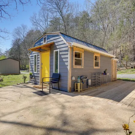 'Blue Dream' Cabin in Rising Fawn w/ Fire Pit!
