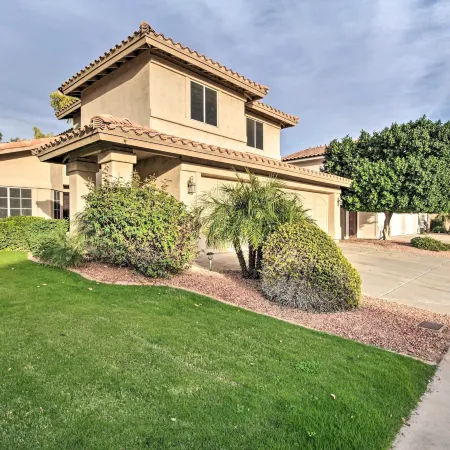 Pool, Hot Tub and Golf Course View Glendale Oasis!