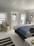 Sweet Mary 2 Bedroom Home by RedAwning - Pet friendly
