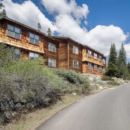 Wuksachi Lodge in Sequoia National Park