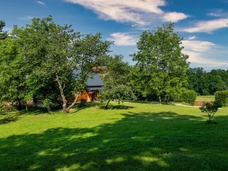 Jela Отели в г. Карловац