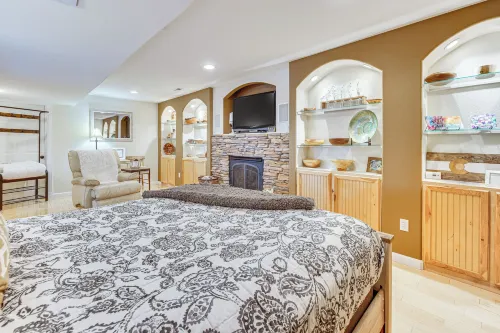 CO Springs Apartment in the Pines w/ Treehouse! - 3-Star