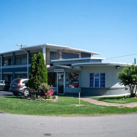 Riverside Inn and Suites