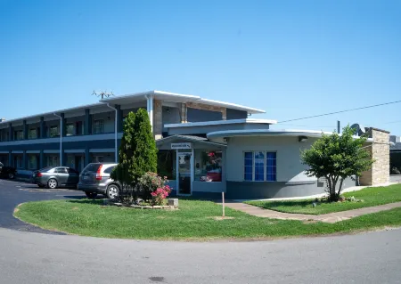 Riverside Inn and Suites