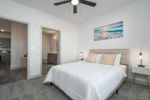 Spacious Patio and Fast Wifi - Serene Business Retreat
