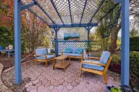 10 Mi to Redding: Serene Escape w/ Spacious Yard! - spa