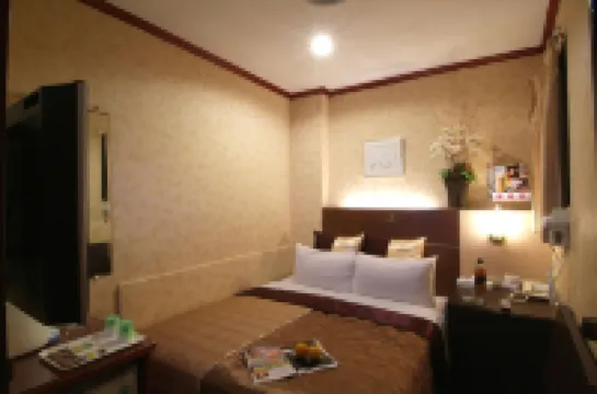 Golden Swallow Hotel