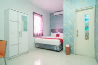 RedDoorz Plus Near ITC Cempaka Mas 2 Hotels in Tanjung Priok