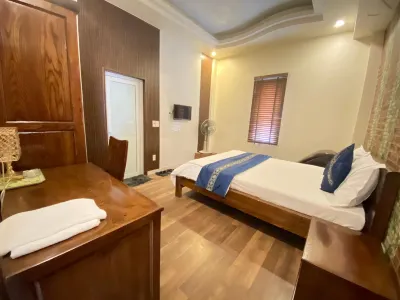 Rose Hotel