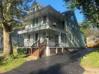 (G2) Large 2 bdrm unit close to downtown Syracuse.