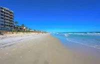 Direct Ocean Front Condo steps away from the Beach! Hotels in Ponce Inlet