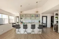 New Lux Ocean View Penthouse Del Mar w AC, Beach Access, Pool, Hot Tub