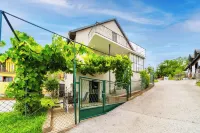 Family Friendly Apartment with Parking - Happy Rentals Hotels near Laureola land