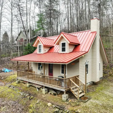 Santeetlah Lake Retreat w/ Dock: Walk to Water!