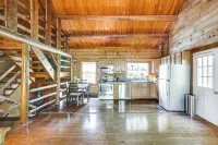 5 Mi to Plymouth Rock: Log Cabin Getaway! Hotel a Plymouth