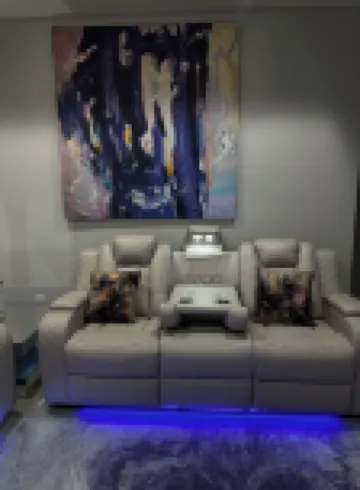 Purple King Size 3-bedroom apartment in wonderful McAllen with WiFi, AC