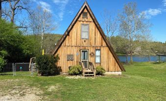 Lakefront Aframe Cabin in Hardy on Kiwanie Lake with Kayaks and Private Dock