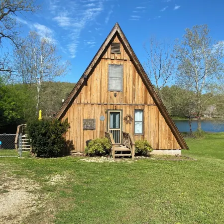 Lakefront Aframe Cabin in Hardy on Kiwanie Lake with Kayaks and Private Dock