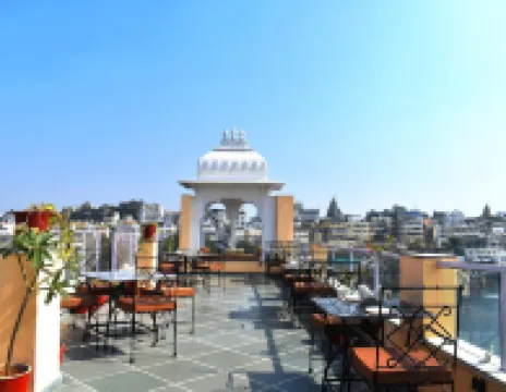 Thamla Haveli - Heritage Lake View Hotel