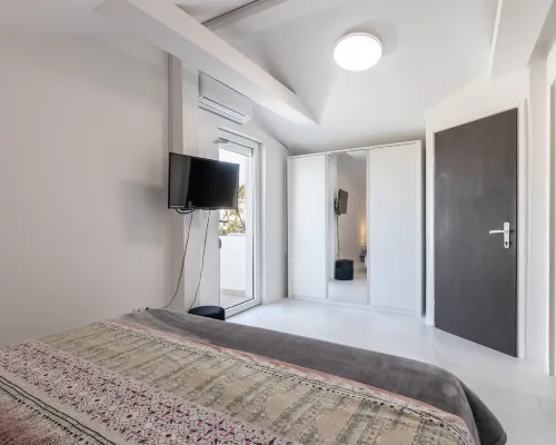 Opera Hotels in Opcina Razanac