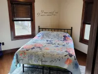Hide Away Shanty -HAS. Charming and beautifully renovated 3-bedroom house. クリア・レイクのホテル