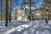 Pagosa Springs Family Retreat w/ Game Room & Views - 3 estrellas