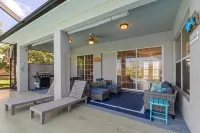Blue Oasis 3 Bedroom Home by RedAwning - parking