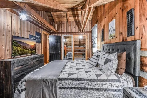Hidden Acres Lodge 3 Bedroom Cabin Hotels in Sevier County