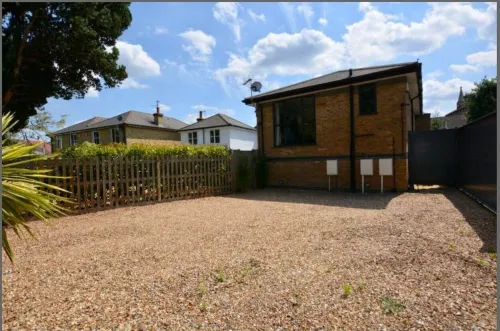 Modern and cozy 2-guest flat with gated parking